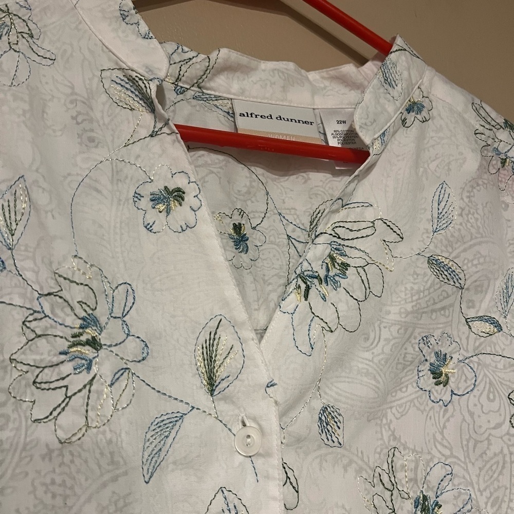 Alfred Dunner Women's White Green Floral Button Up Blouse Lightweight Size 22W - Picture 3 of 7